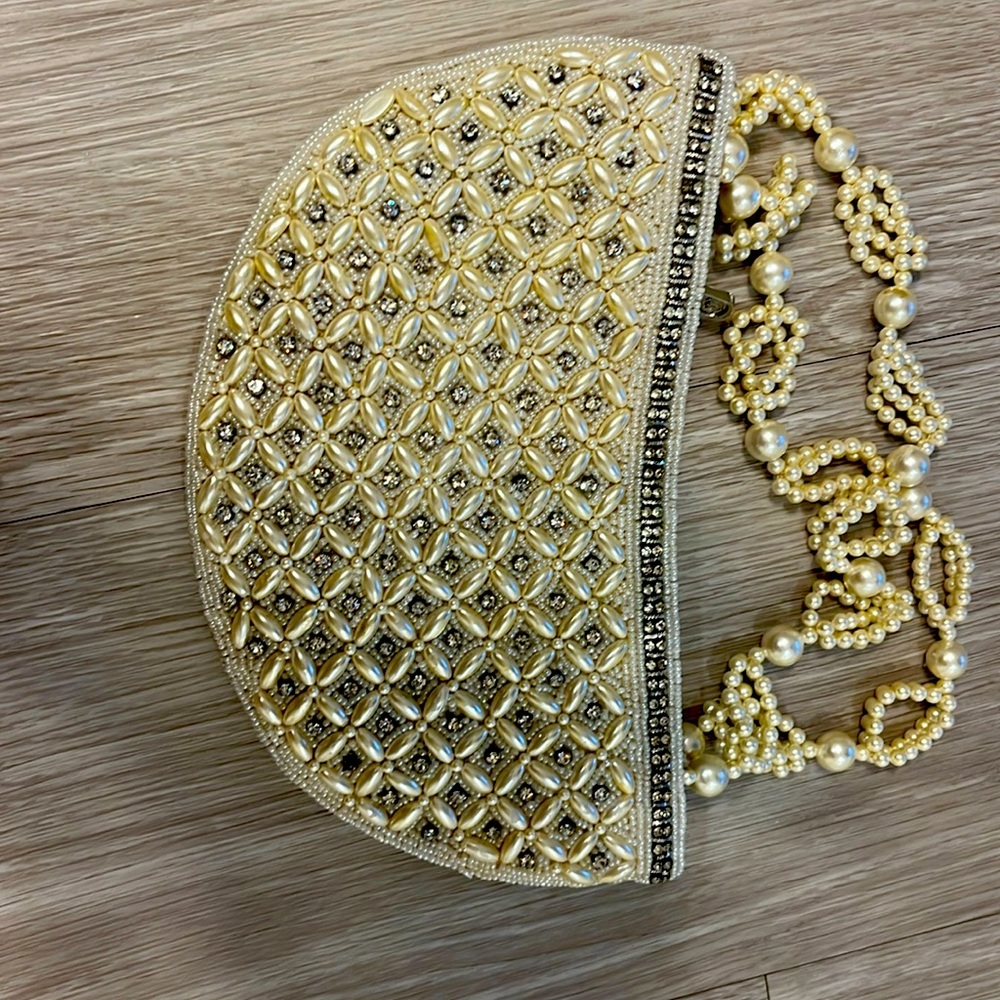 Pearl party clutch
